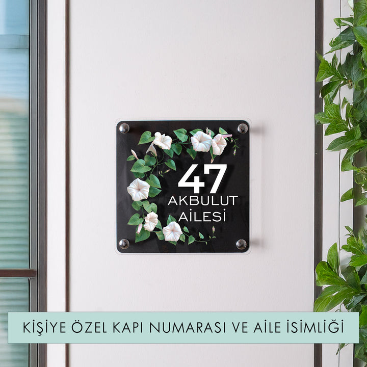 Kişiye Özel Beyaz Çiçekli Kapı İsimliği