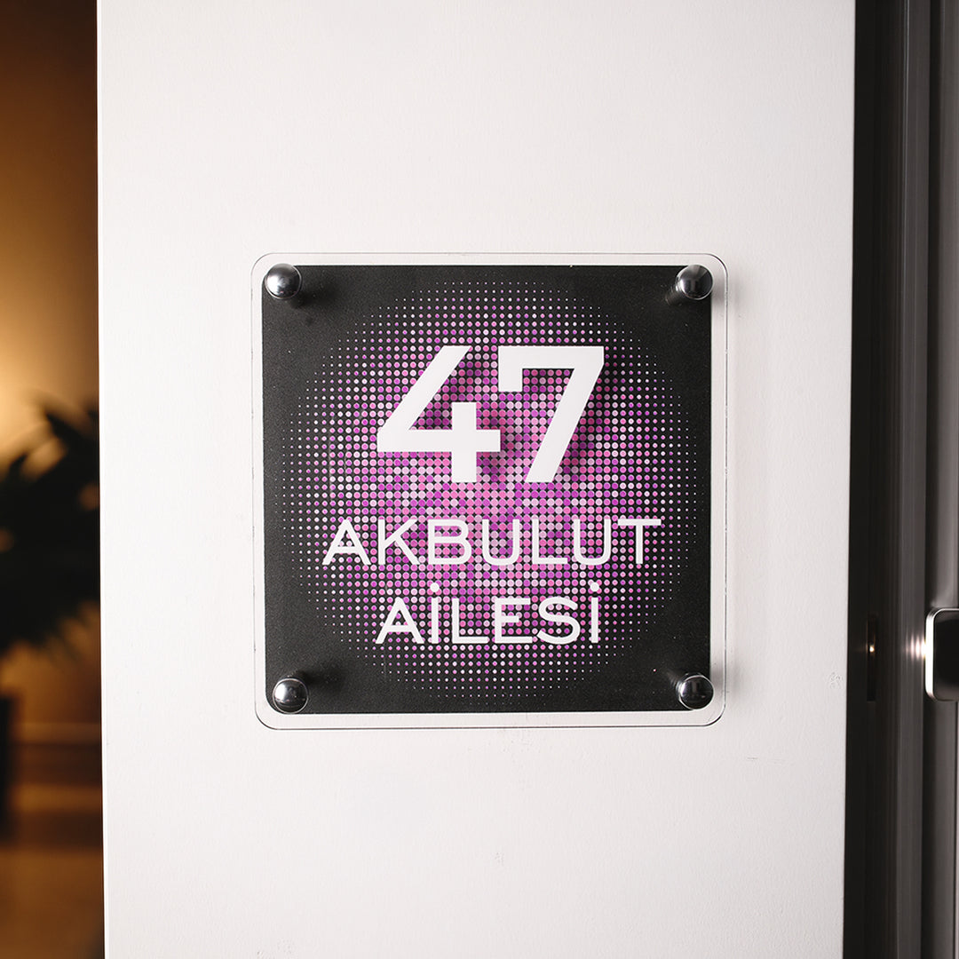 Nokta Desenli Beyaz Kapı İsimliği