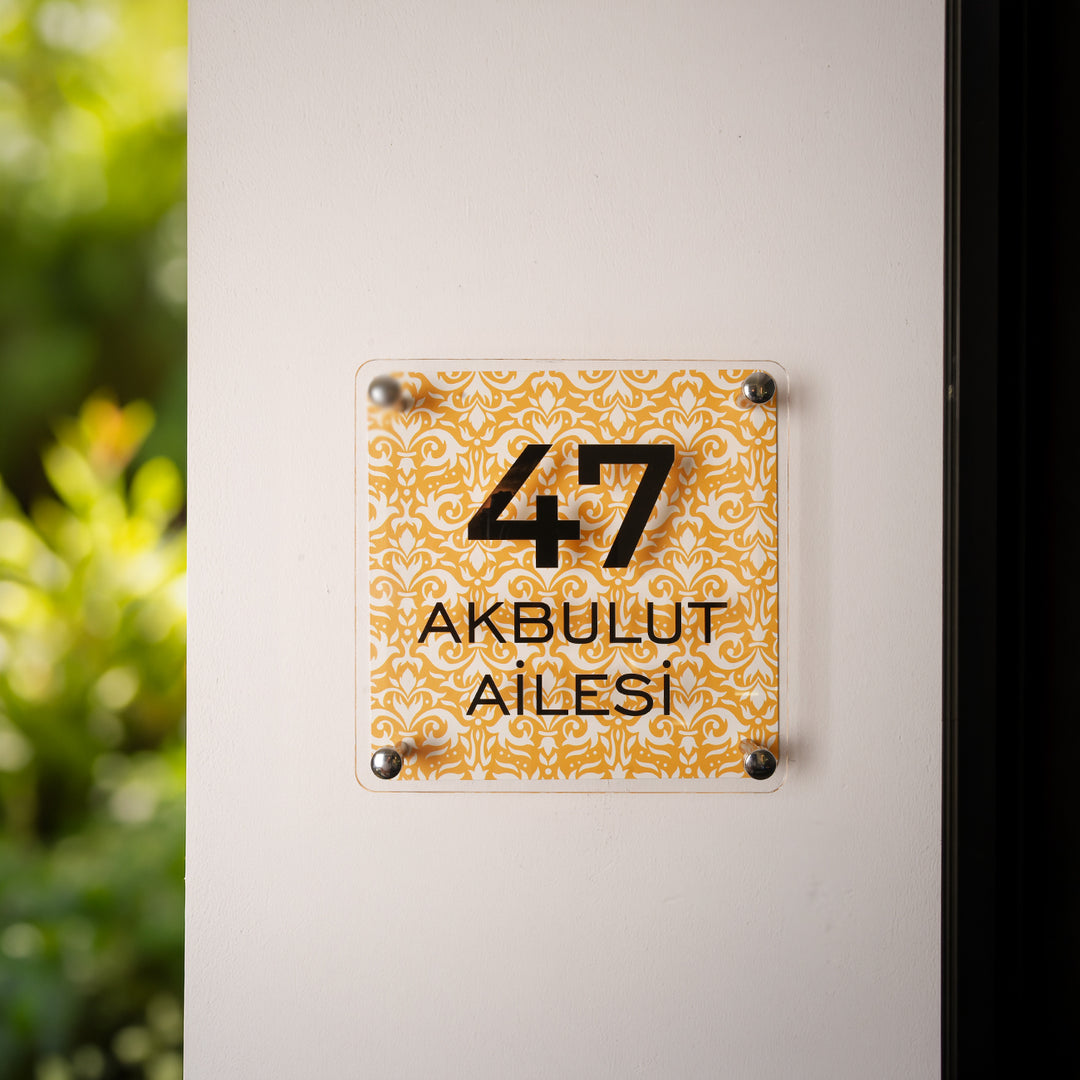 Geleneksel Sarı Desenli Kapı İsimliği