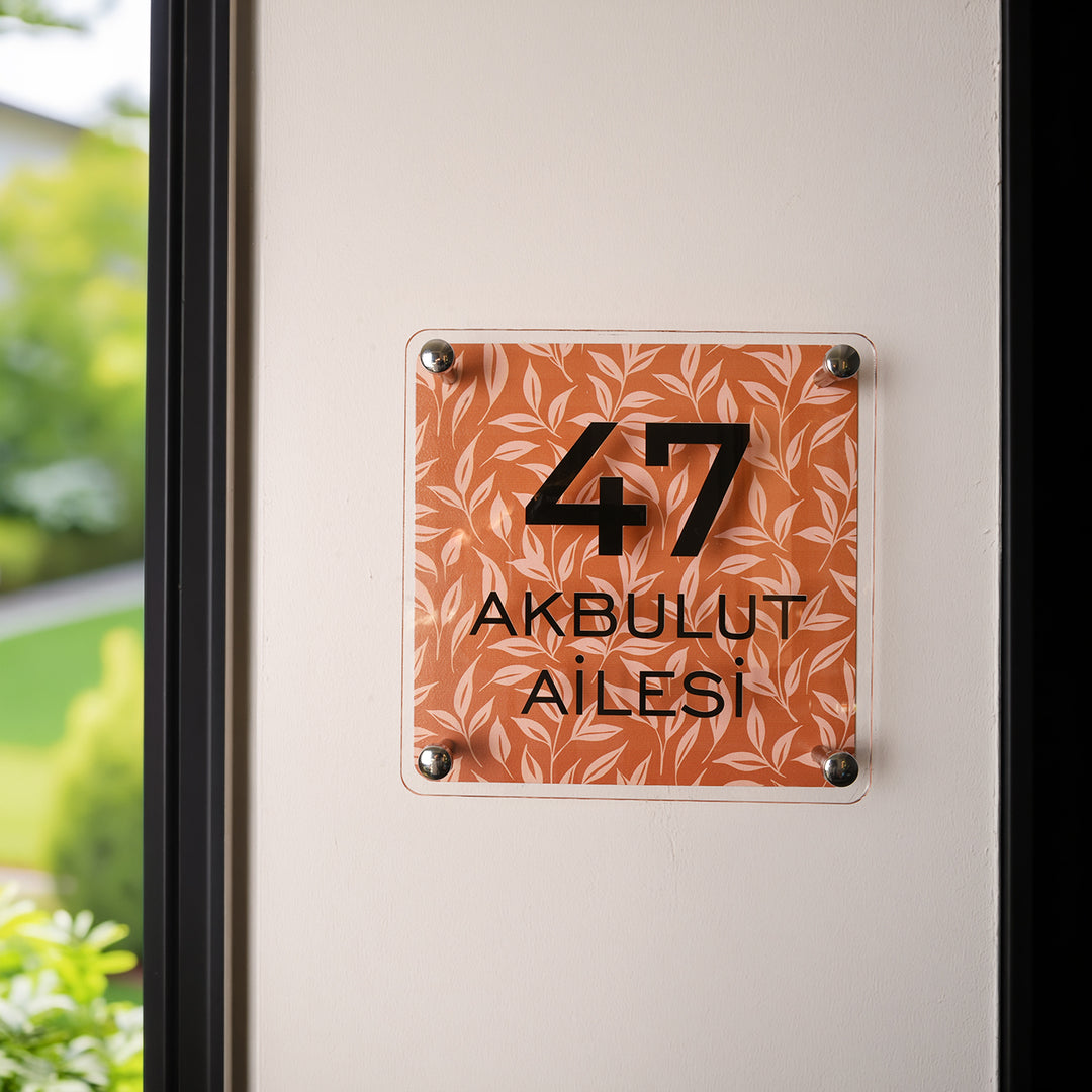 Geleneksel Yaprak Desenli Kapı İsimliği