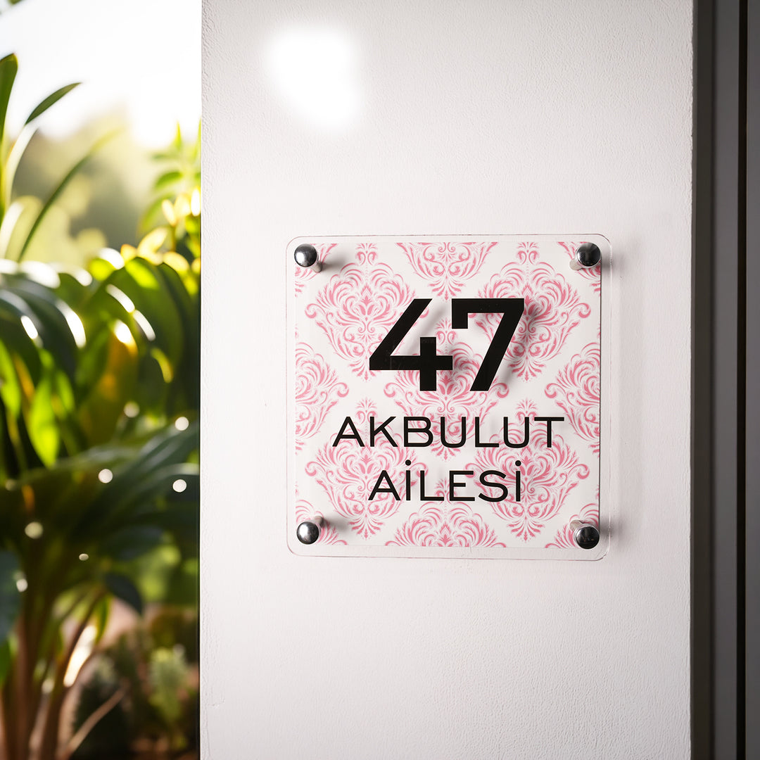 Geleneksel Desenli Pembe Kapı İsimliği