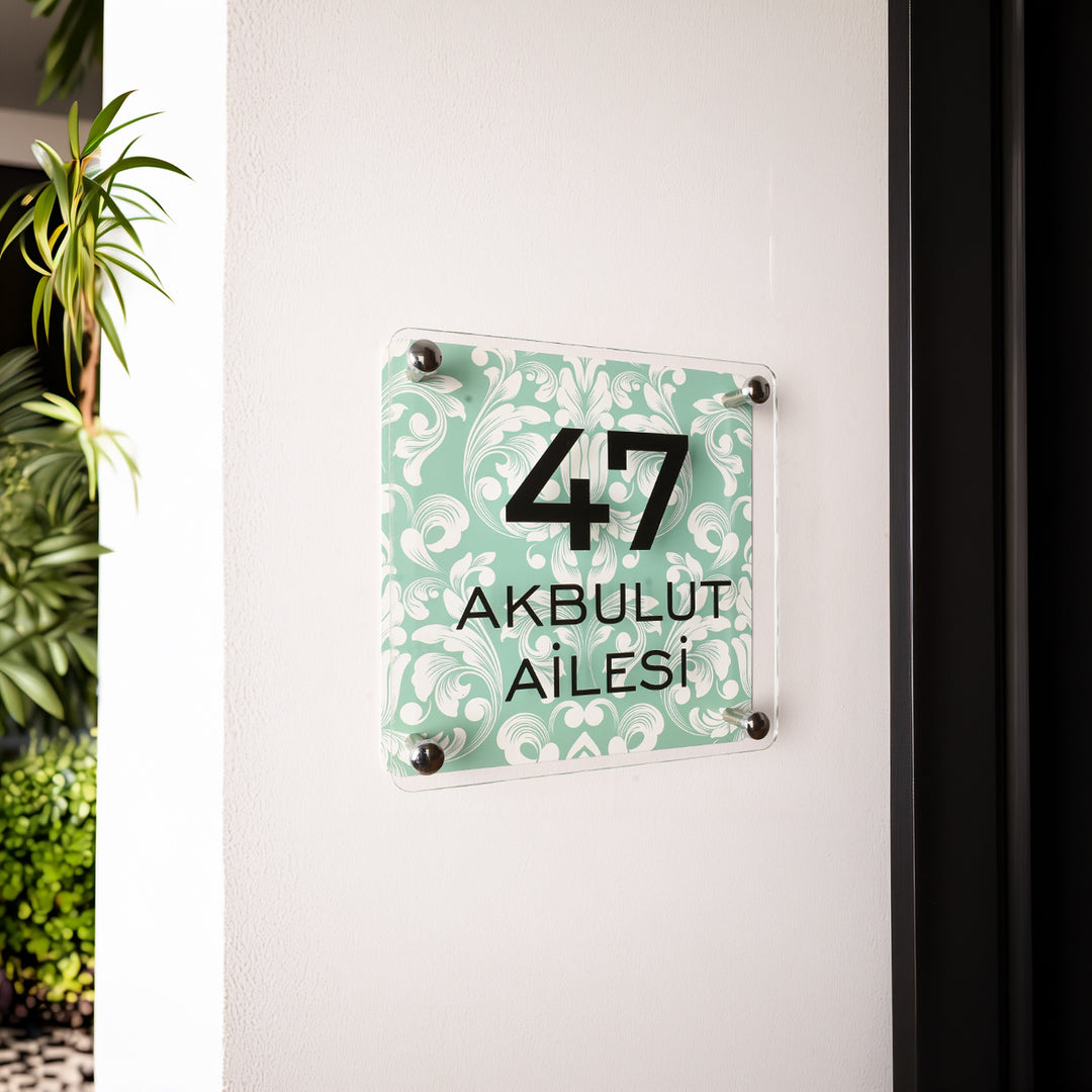 Geleneksel Desenli Yeşil Kapı İsimliği