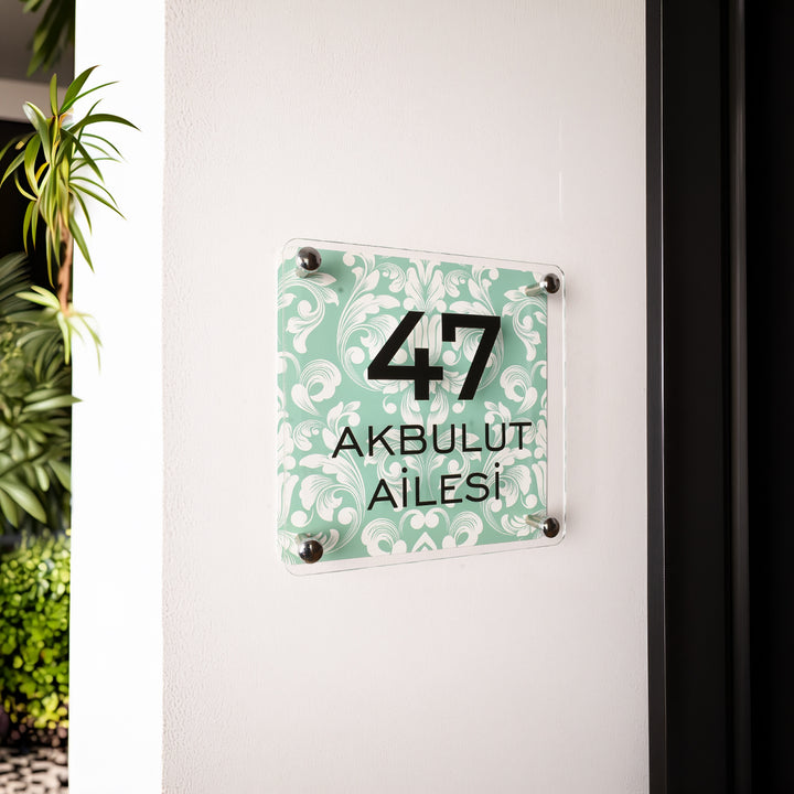 Geleneksel Desenli Yeşil Kapı İsimliği
