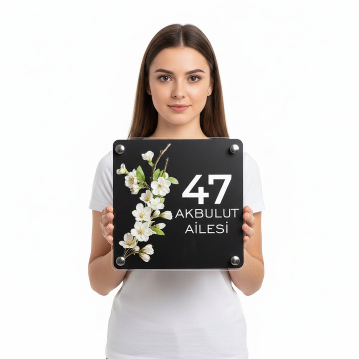 Kişiye Özel Beyaz Çiçek Dallı Kapı İsimliği