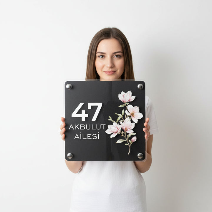 Kişiye Özel Manolya Çiçekli Kapı İsimliği