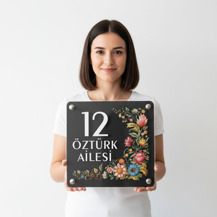 Çiçek Desenli Zarif Daire Kapı Tabelası