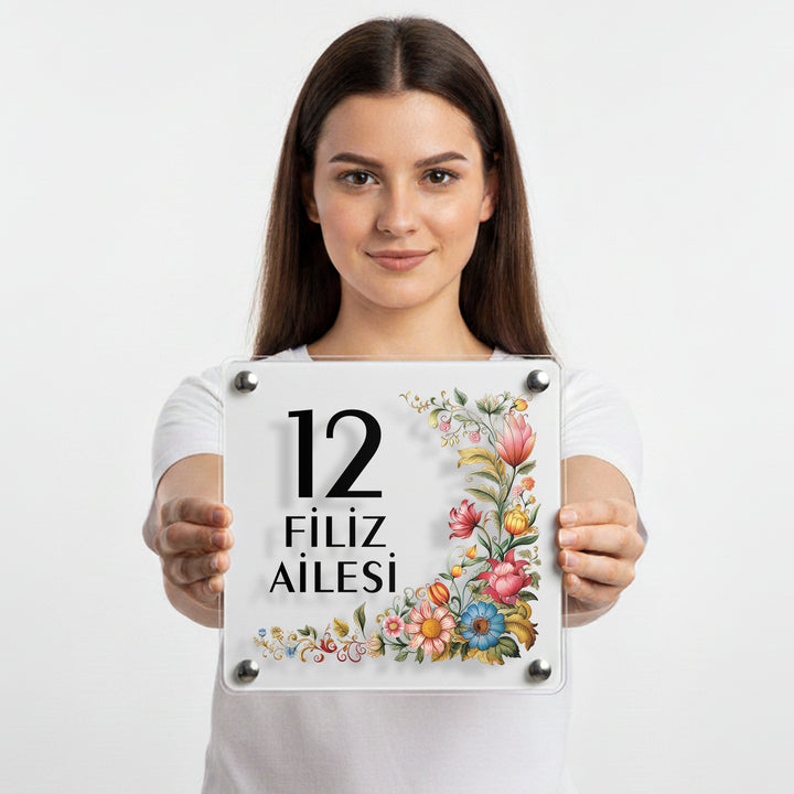 Çiçek Desenli Zarif Daire Kapı Tabelası