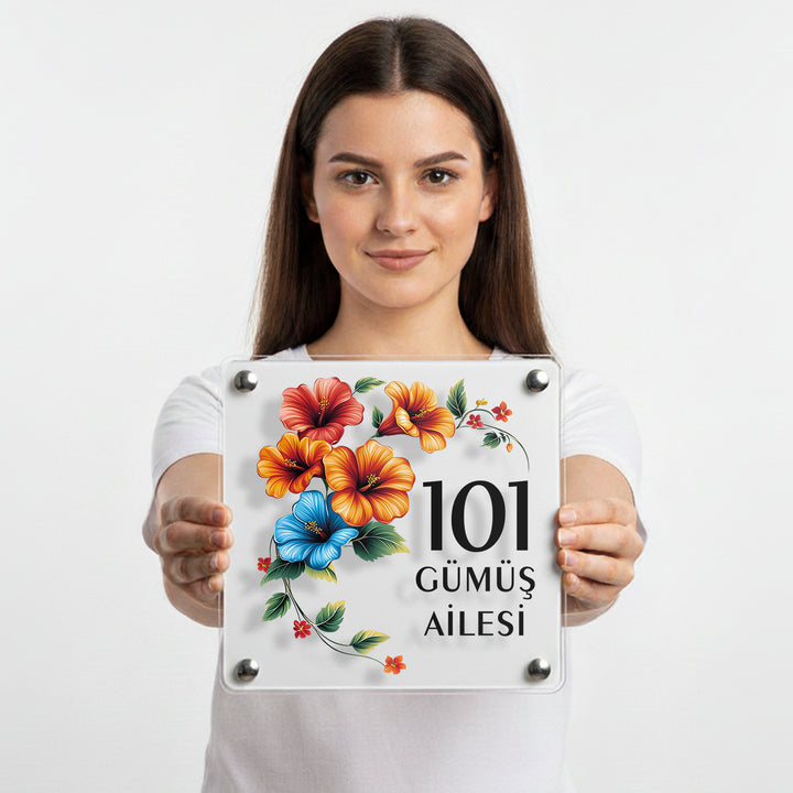 Canlı Çiçek Motifli Kişiye Özel Kapı Numarası ve Aile İsmi Tabelası