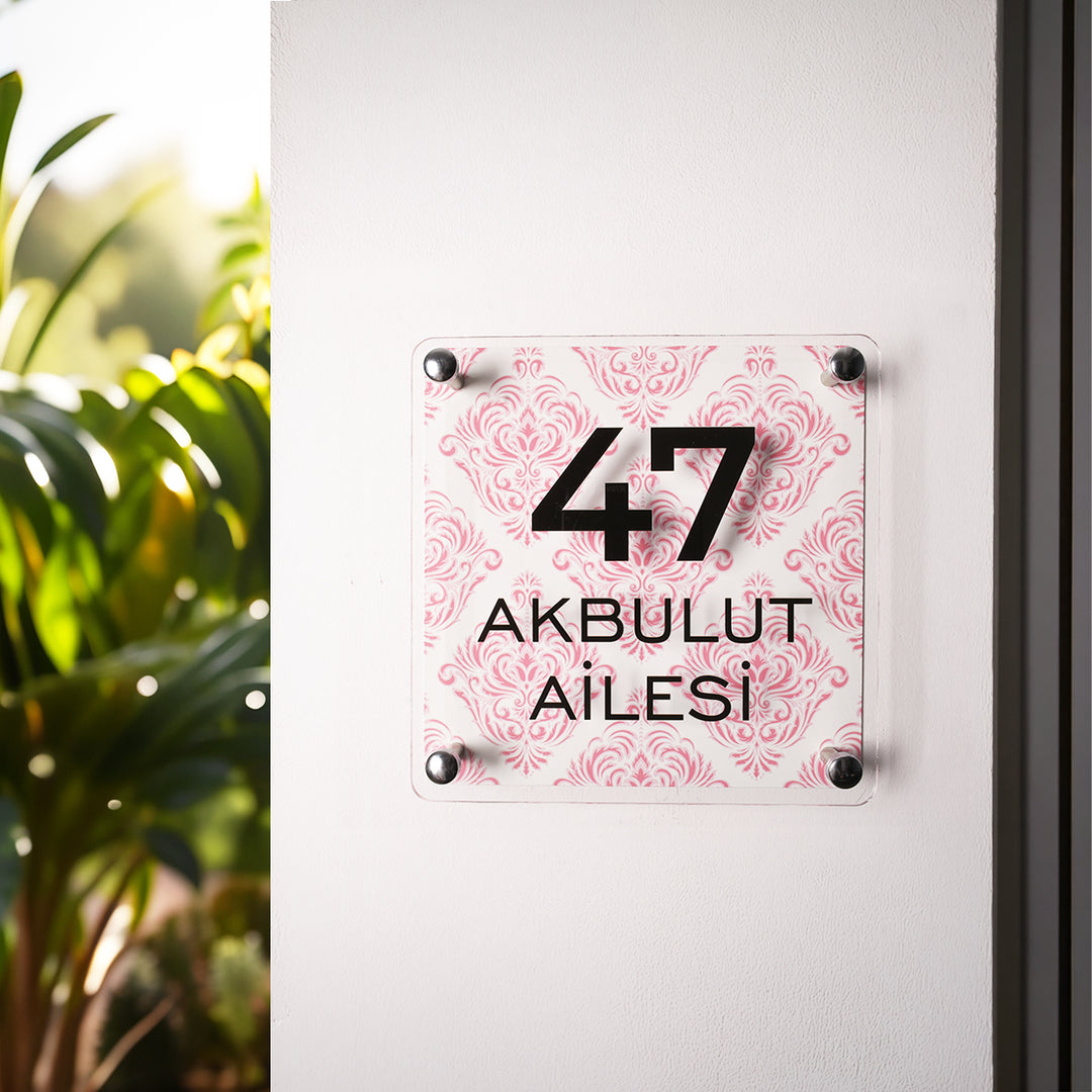 Geleneksel Desenli Pembe Kapı İsimliği