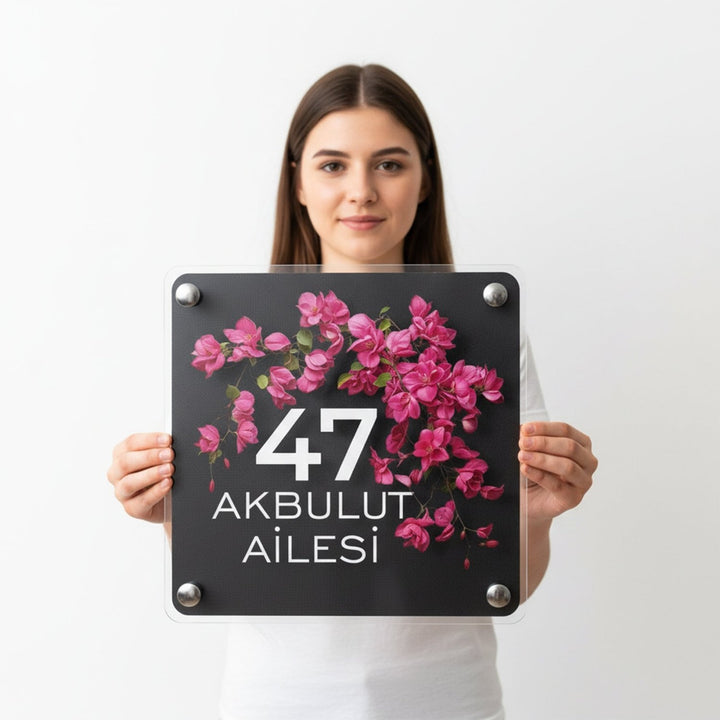 Kişiye Özel Begonvil Çiçekli Kapı İsimliği - morimora.com