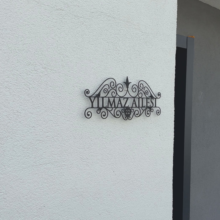Kişiye Özel Vintage Lines Metal Kapı İsimliği