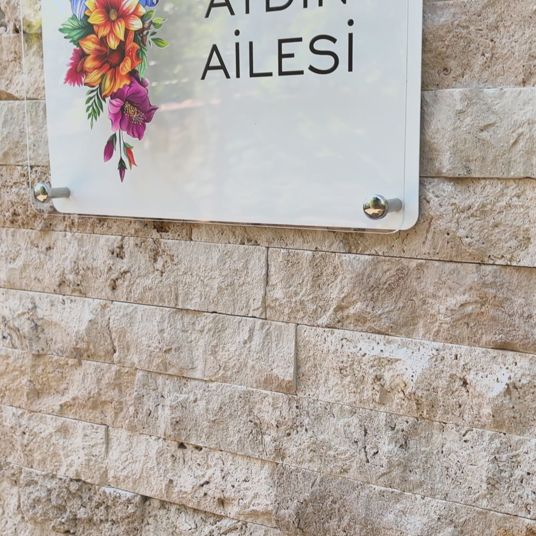 Kişiye Özel Renkli Çiçekli Kapı İsimliği