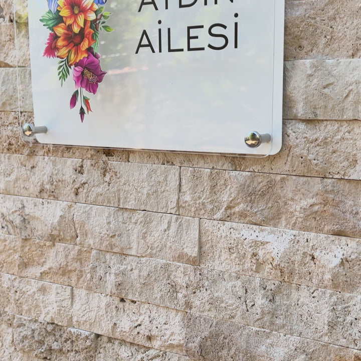 Kişiye Özel Renkli Çiçekli Kapı İsimliği