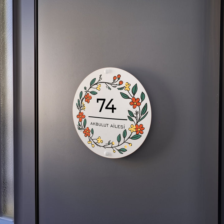 Yuvarlak Çiçek Motifli Kişiye Özel Kapı Numarası ve Aile İsmi Tabelası - morimora.com
